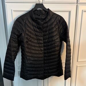 Athleta Women's Black Light Weight Puffer Jacket